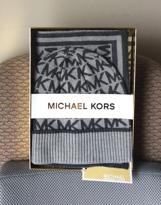 Michael Kors Women\'s 2-piece Beanie and Scarf Gift Set Michael Kors Womens Logo Knit Hat & Scarf 2 Piece Gift Set  main image 4