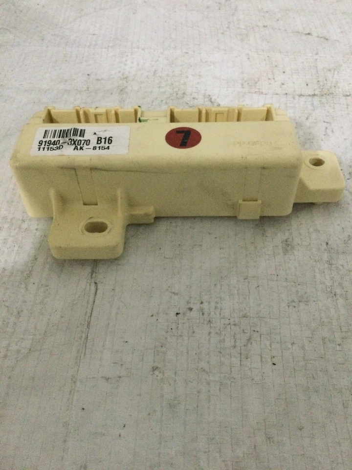 Módulo de relé de control de encendido Hyundai Elantra 2012 OEM 91940-3X070 Foto 4 de 4