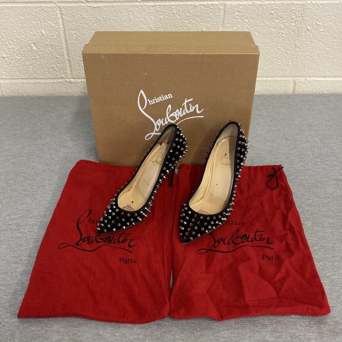Christian Louboutin ブラック スパイク パンプス 35 Christian Louboutin ブラック スパイク パンプス 35