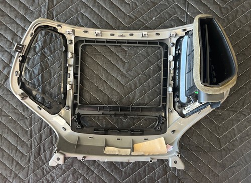 Jeep Cherokee 2015 Navagation Screen Stereo Bezel  - Bild 2 von 5
