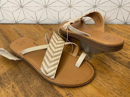 Universal Thread Kallima Strappy Toe Thong Sandals Women's - Pick Size & Color - Picture 3 of 13