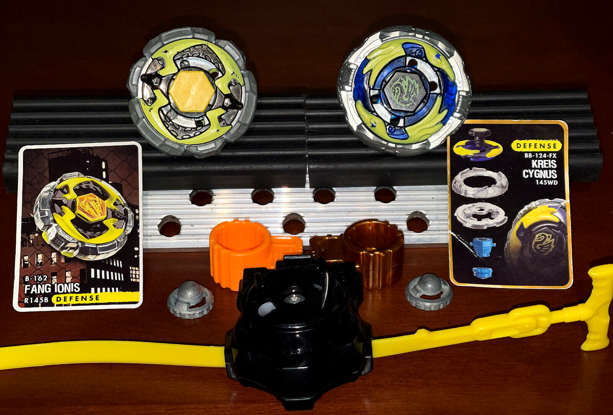 Original HASBRO TOMY Beyblade KREIS CYGNUS & FANG IONIS Defence