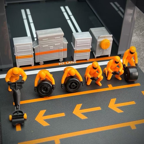 Bburago 1/43 McLaren F1 MCL38 #81 Oscar Piastri Miami GP 2024 Diorama Play set - Picture 7 of 20