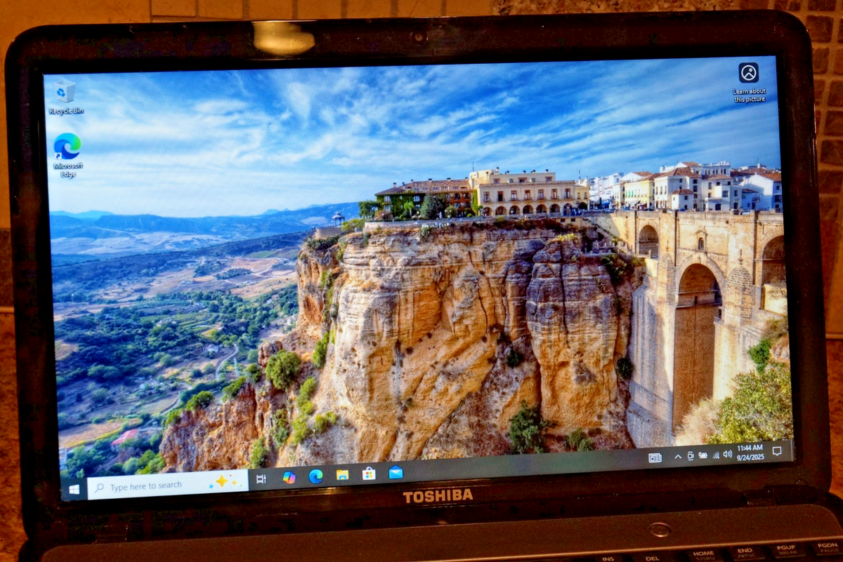 Active 22H2 WIN10 PRO Toshiba L855-S5405 Gen3 i3@2.50GHz,4GB RAM