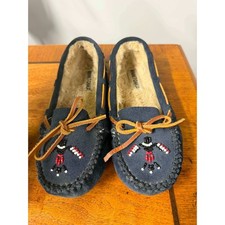 Minnetonka Womens 8 Navy Blue Moccasin Slippers Thunderbird Beaded Suede Fur
