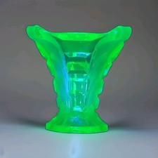Beau Vase Verre Ouraline Art Déco 30-40 , Uranium Glass