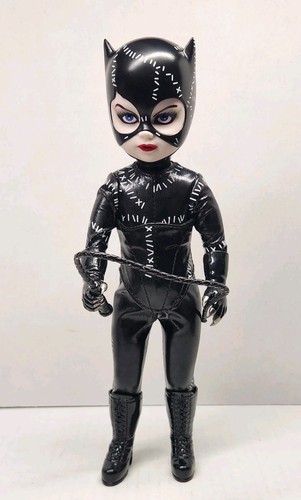 Mezco Living Dead Dolls DC Universe Batman Returns 10" Catwoman Figur mit Peitsche