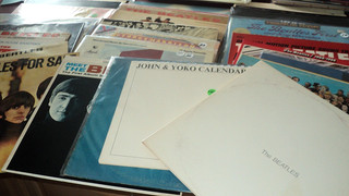 BEATLES LOT OF 35 LPS SGT PEPPERS WHITE ALBUM LENNON CALENDAR GEORGE BEST DARK