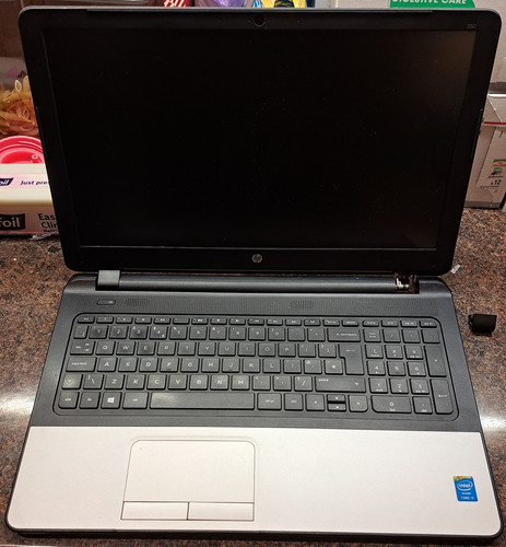 HP 350 G1 Laptop - Intel Core i3-4005U @1.7GHz - Spares or Repairs - Picture 1 of 11