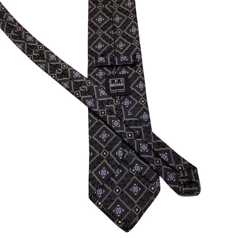 Corbata IKE BEHAR Para Hombres 100% Seda XL Diseñador EE. UU. Geométrica Negra/Gris/Púrpura Usada en Excelente Condición Foto 3 de 3