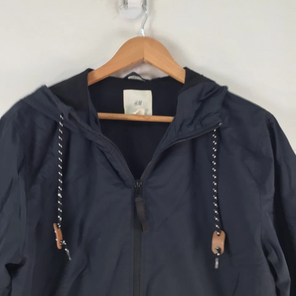 H&M mens jacket size M navy blue windbreaker spray hooded long sleeve zip 124796 - Image 2 of 4