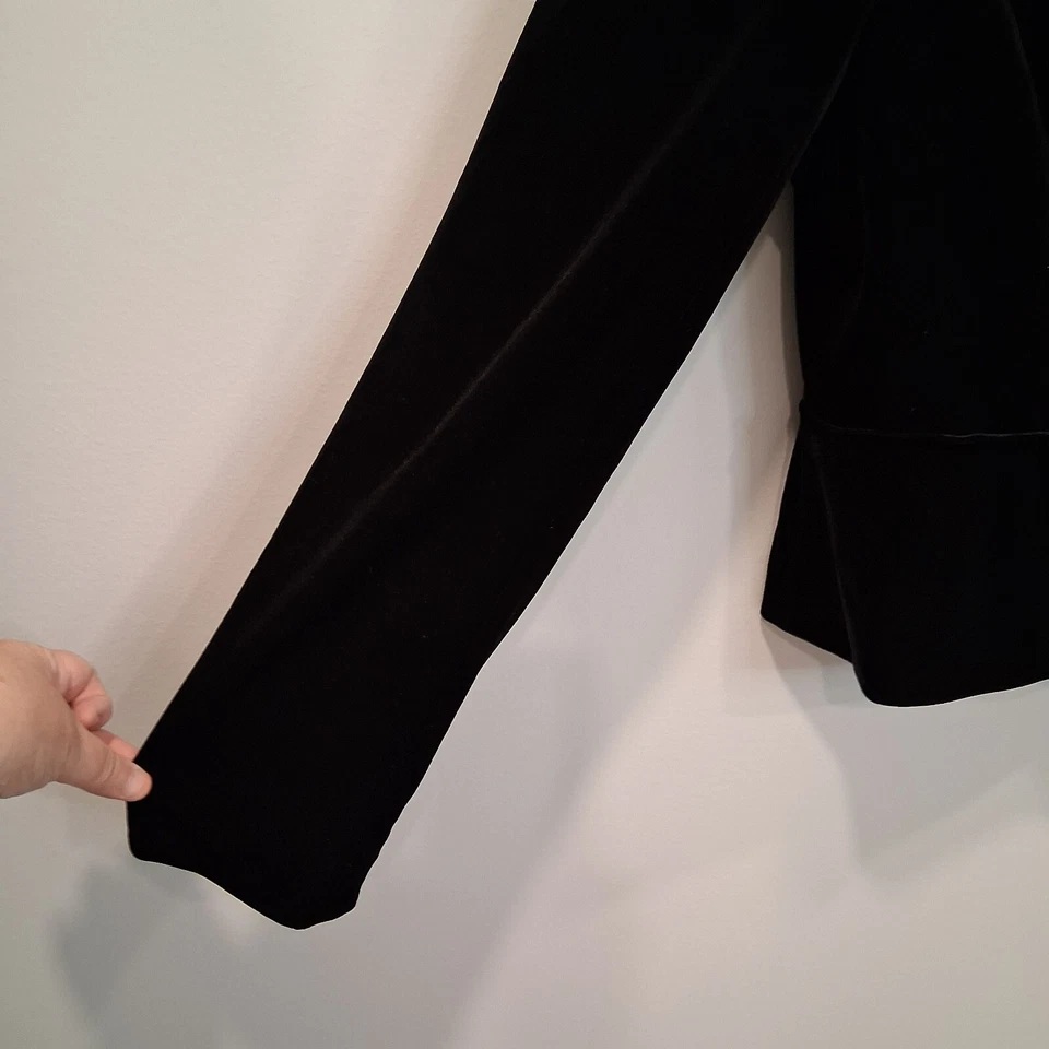 Blazer de terciopelo August Silk para mujer talla grande negro chaqueta de 3 botones Whimsigoth Foto 3 de 4