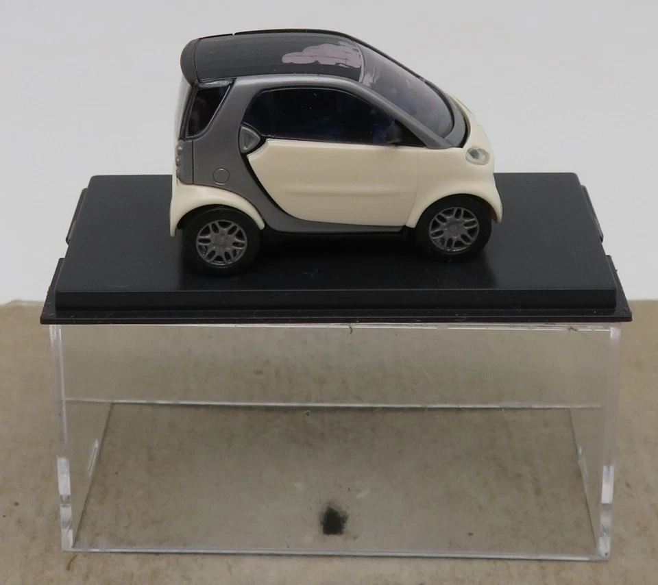 Occasione Busch Ho 1/87 Smart City Coupé Bianco Crema/Grigio Chiaro IN Box - Immagine 3 di 4