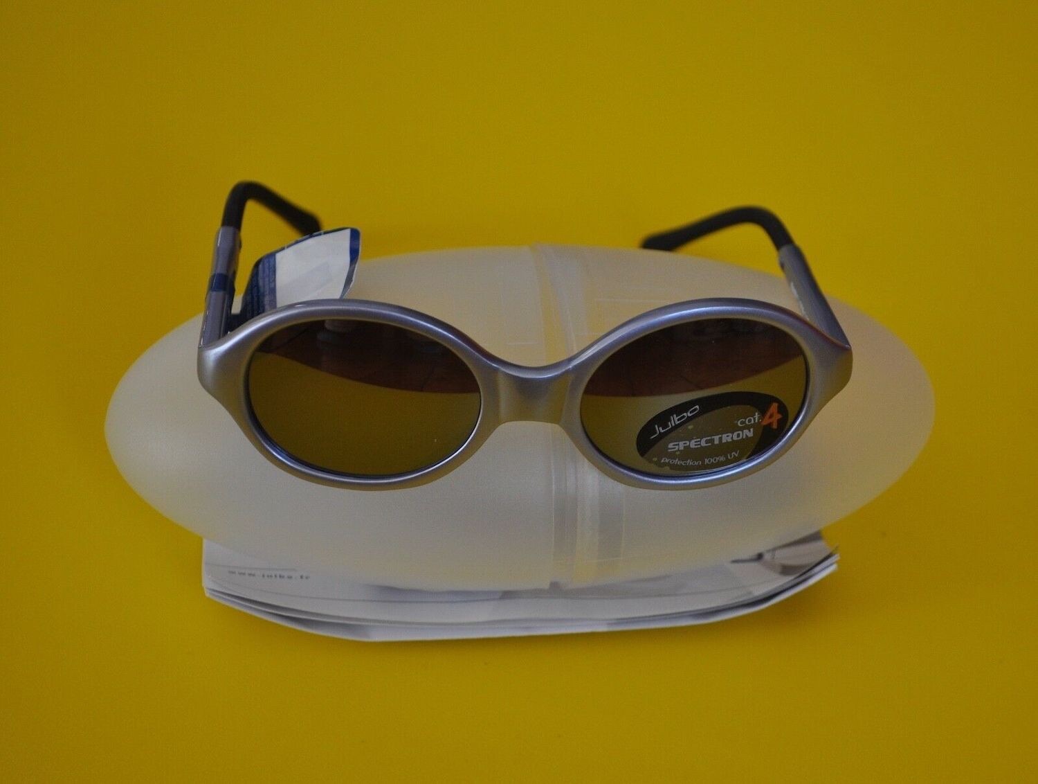Lunettes de soleil bébé Julbo contre éblouissement et rayons UV intenses