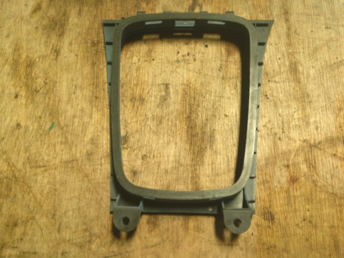 ASTRA MK4 GSI GENUINE GM GEARSTICK PLASTIC SURROUND IN BLUE - Picture 2 of 2