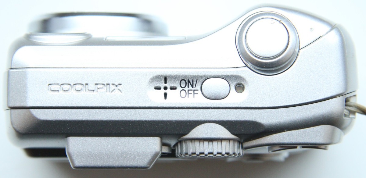 Nikon CoolPix 2200 2MP Compact Digital Camera Silver Nikon CoolPix 2200 2MP Compact Digital Camera Silver