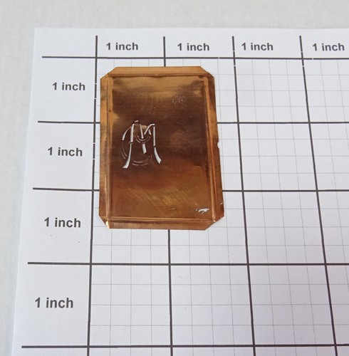 CM C M monogram initials letters antique stencil copper metal plate VTG names - Imagen 3 de 11