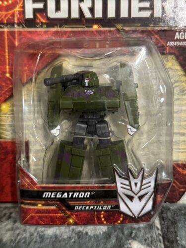 Transformers Megatron Legends Class Hasbro Action Figure Tank 2011 New Dmg Card - Picture 2 of 5
