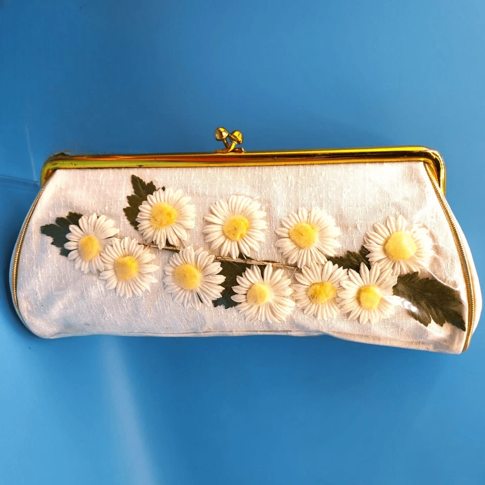 Cartera sin asas floral vintage de vinilo Daisy Millinery broche de beso años 60 blanco amarillo Foto 2 de 4
