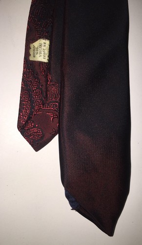 Vintage Trivera Neck Tie Mens Black Red Irrodescent Asian Inspired Medallion - Picture 10 of 10