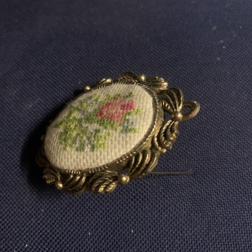 Rose Floral Petit Point Embroidered 2-1/2” X 1-3/4” Oval Gold Tone Pendant Pin - Picture 6 of 7