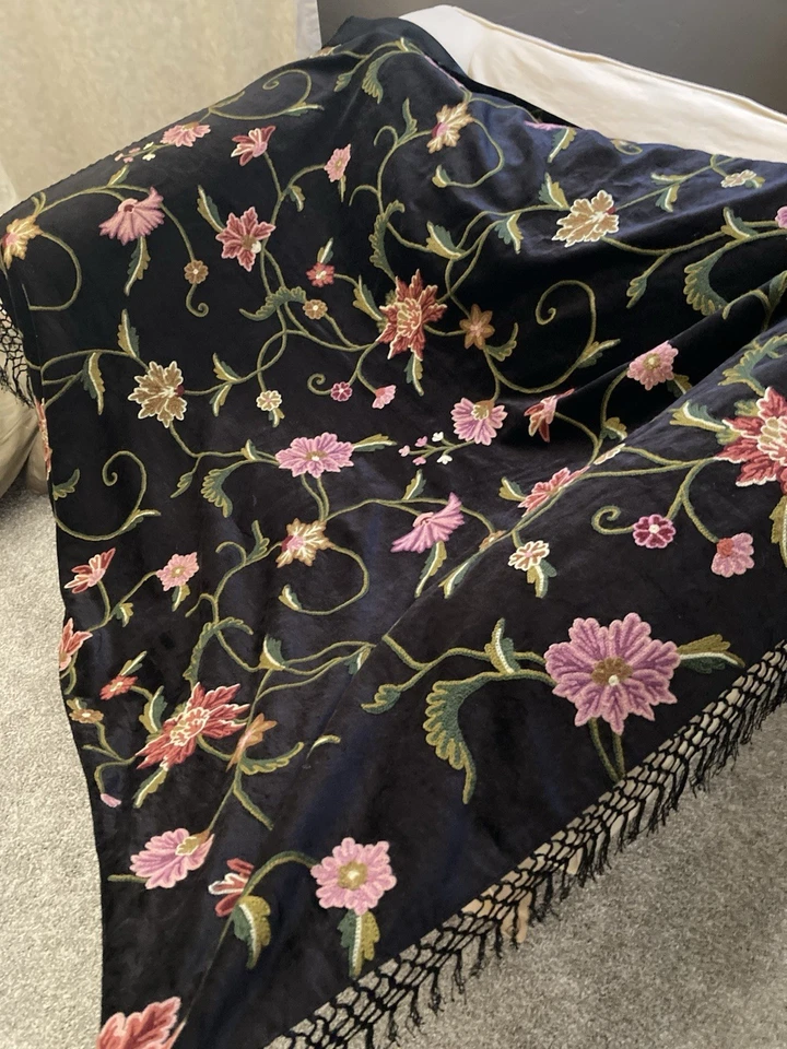 ¡Flores bordadas de lana!  Sensación de terciopelo con flecos 50x60 nuevo, stock antiguo de colección Foto 3 de 4