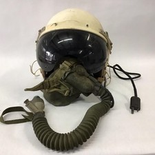 CASCO PILOTO DE COMBATE MILITAR DE COLECCIÓN Y MÁSCARA DE OXÍGENO (CASCO P-4 CON UN MS220)