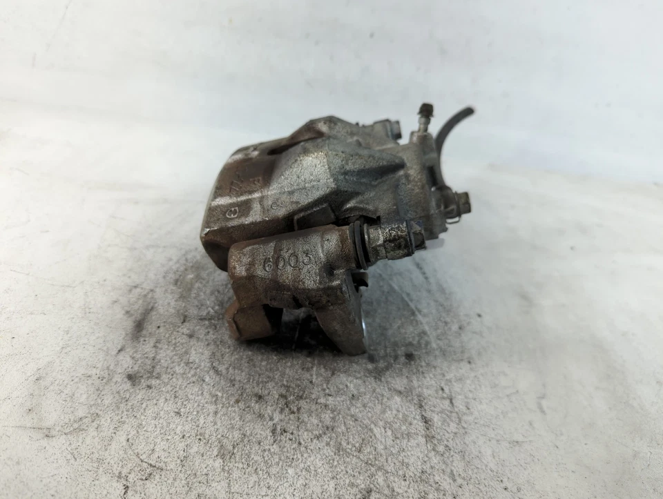 Pinza de freno derecha pasajero delantero Toyota Corolla 2009-2019 FSQ5J Foto 3 de 4