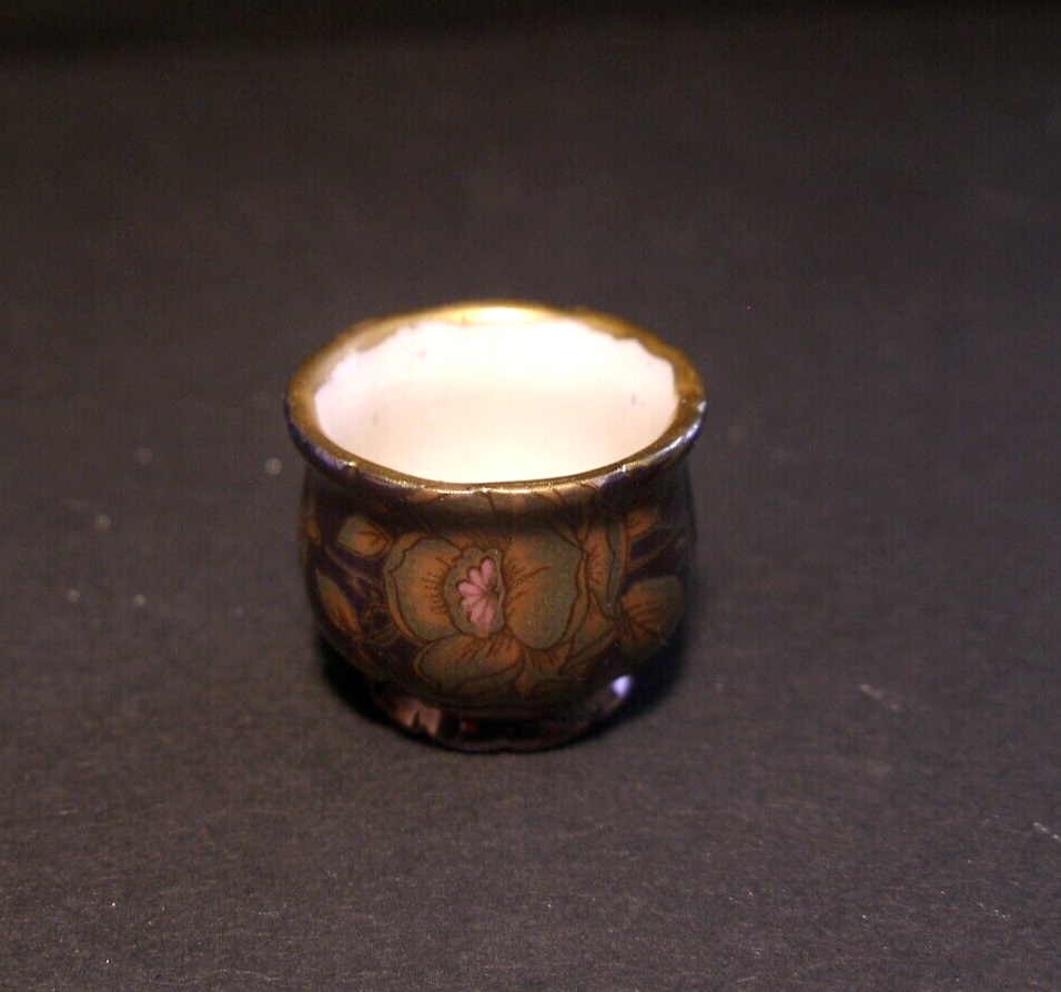 Porcelain Planter / Flower Pot Dollhouse Miniature UK 112 scale