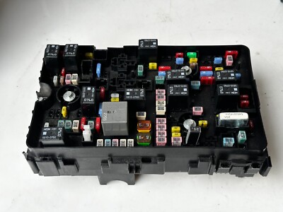 2017 - 2021 Chrysler Pacifica Fuse Box Relay Control Module TIPM