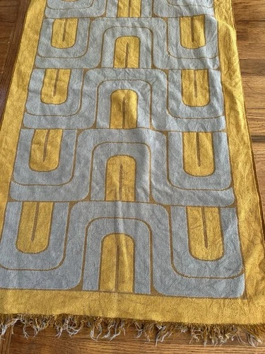 Vintage 70s Pierre Cardin For Fieldcrest Mod Bath Towel USA 25x41