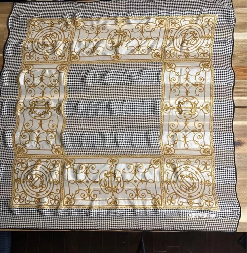 Foulard Christian Dior en soie 33 x 33 pouces motif logo beige multicolore