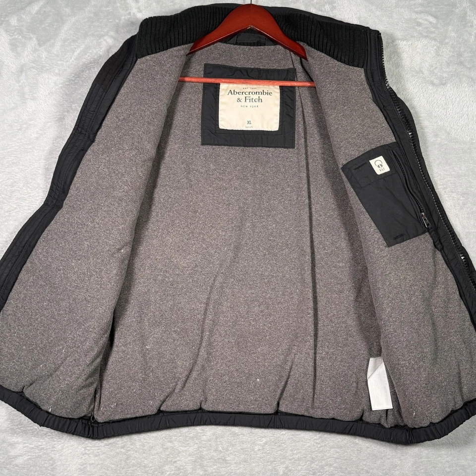 Chaleco Abercrombie & Fitch Para Hombres XL Negro Acolchado con Cremallera Sin Mangas a Presión Foto 3 de 4