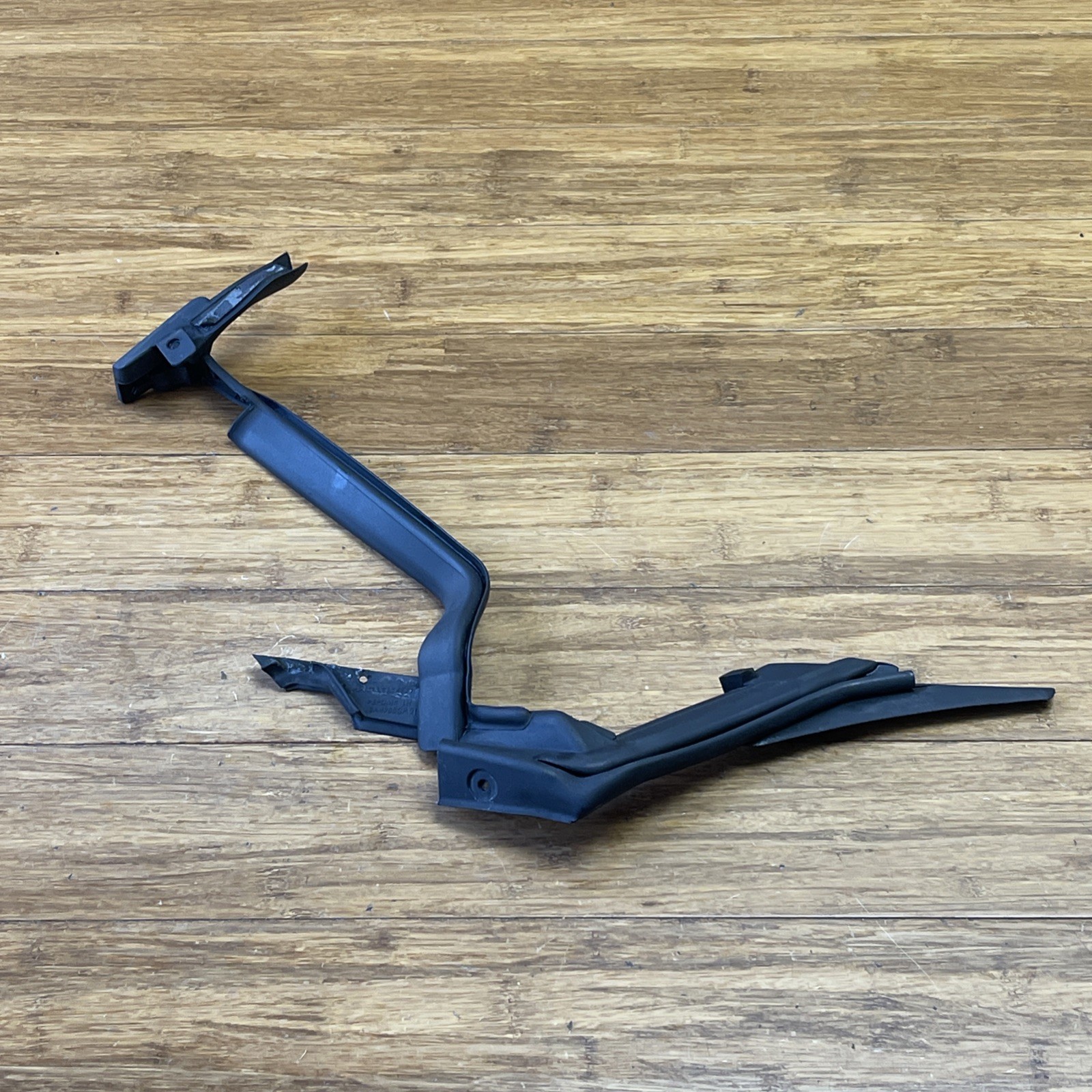 McLaren 570S Spider 2017-2021 Front Left Outer window scraper seal