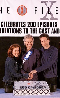 Gillian Anderson Chris Carter David Duchovny celebrate 200 episode- Old Photo 4