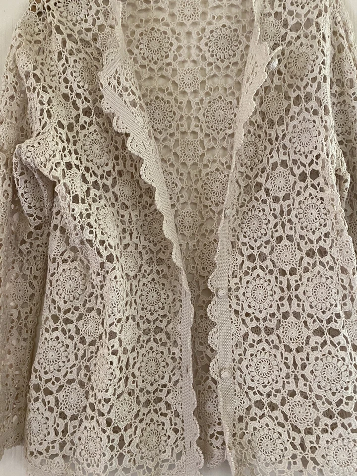 Cardigã antigo eduardiano tricotado à mão crochê linho irlandês botão frontal década de 1940 P - Imagem 3 de 4