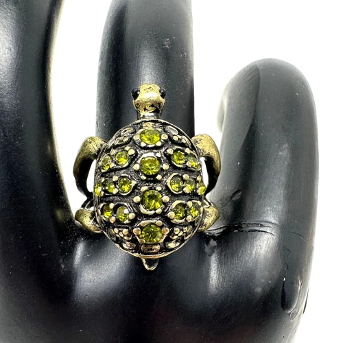 Vintage gold tone turtle tortoise green rhinestone Costume Jewelry Ring Size 8.5