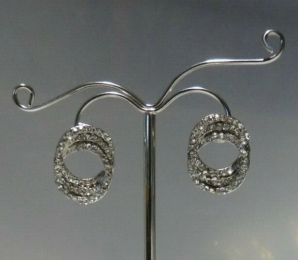 BOUCLES D'OREILLES RONDE ARGENTE AVEC STRASS ATTACHE CLOUS - Photo 1/1