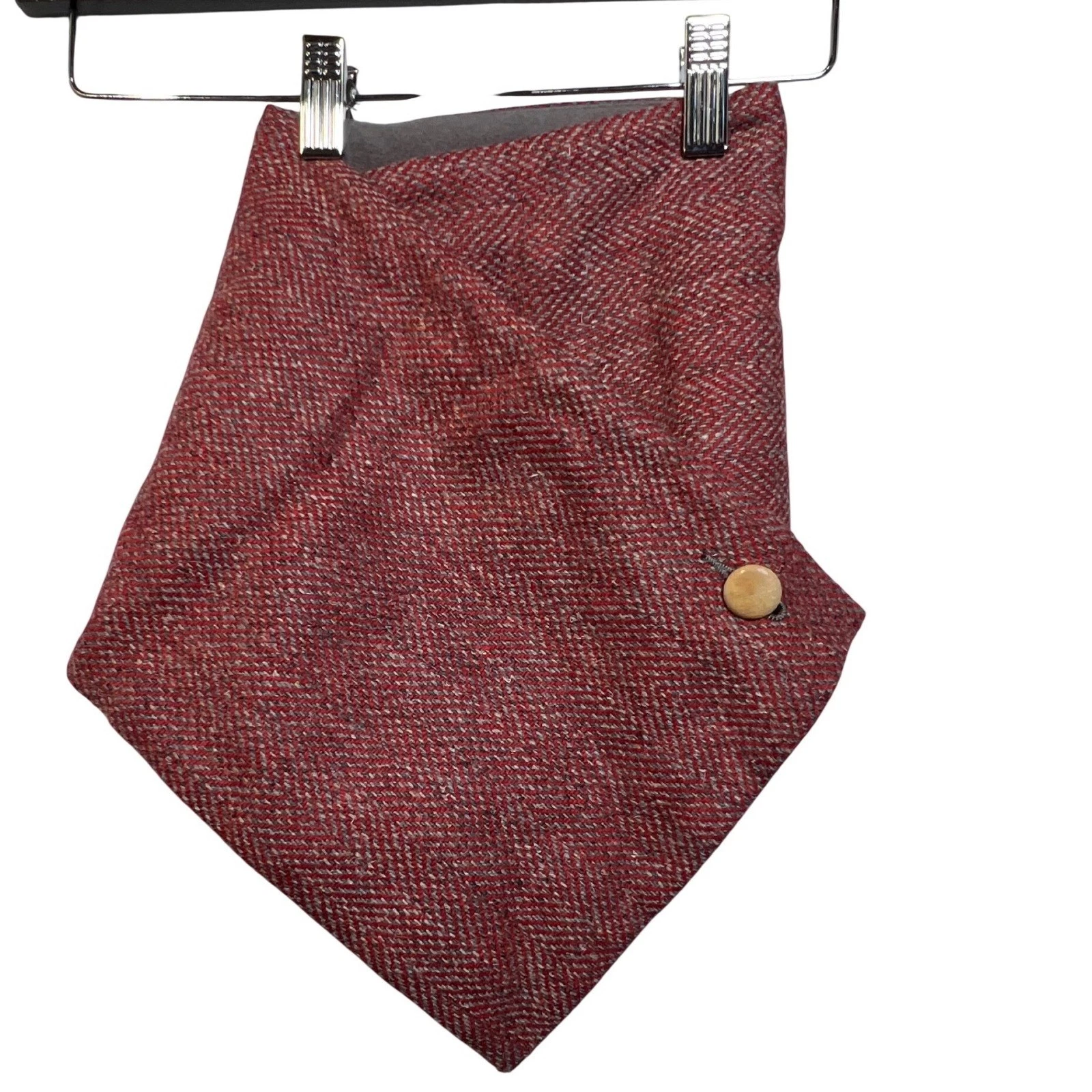 Skye Weavers 100% Pure Wool Red Herringbone Button Neck Warmer Snood Scotland