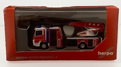 Mercedes-Benz Atego Rosenbauer Drehleiter Feuerwehr MiniaturModell von herpa 1:8