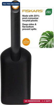 Fiskars Soil Scoop, Indoor Potting & Transplanting Tool for Medium Planters, Dur