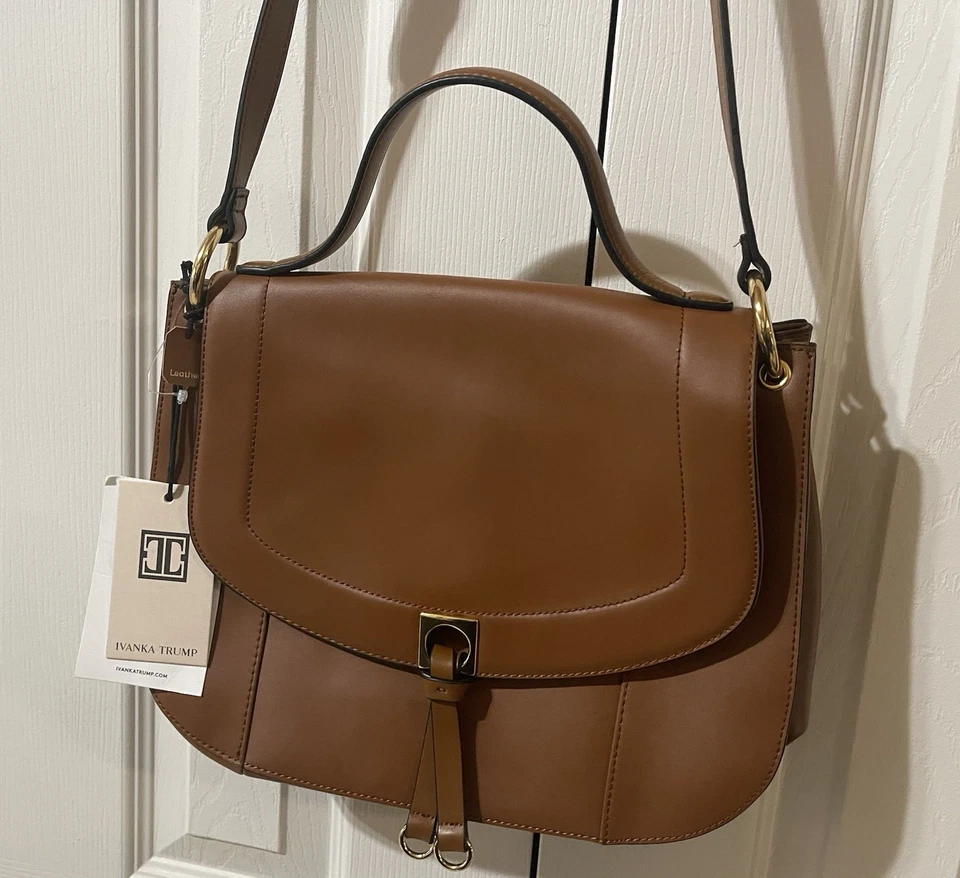Bolso de Mano Ivanka Trump Cuero Claudia Tostado Estilo Alforja NUEVO $395 Foto 2 de 4
