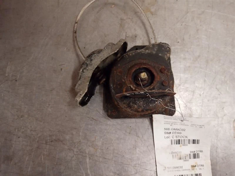 Portaruedas de repuesto de 2002 GMC YUKON 8063541 Foto 2 de 4