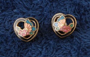 Art Deco Heart Enamel  earrings  1/2 "