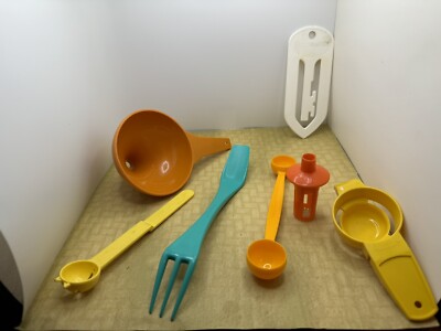 Lot Of Vintage Tupperware Gadgets Tools Plus Squeeter