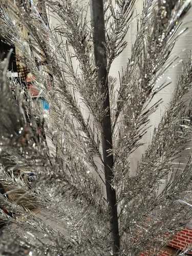 Vintage 6.5 Foot Aluminum Christmas Tree 61 Branches Complete in Box - Picture 5 of 18