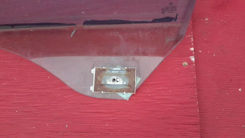 2004-2005 BMW 645CI E63 Door Window Glass OEM Left Diver Side  - Image 3 of 4