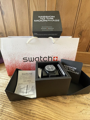 OMEGA x SWATCH MOONSWATCH SNOOPY MISSION TO THE MOON CHRONOGRAPH NEW ! Originale