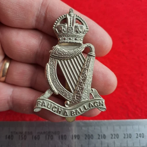 WW2 South African Irish Regiment Caubeen Badge Worn 1940 - 1945 Africa Italy