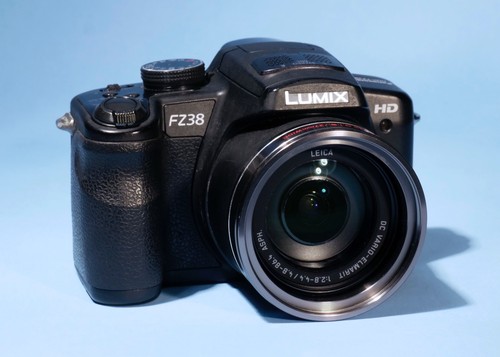 Panasonic Lumix DMC-FZ38 12.1MP Bridge Camera 18X Optical Zoom * Fully Working - Picture 6 of 7